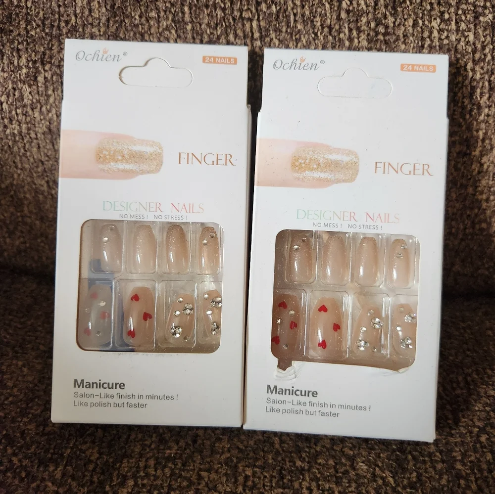 Ochien Designer Press On Nails set of 2 hearts NEW